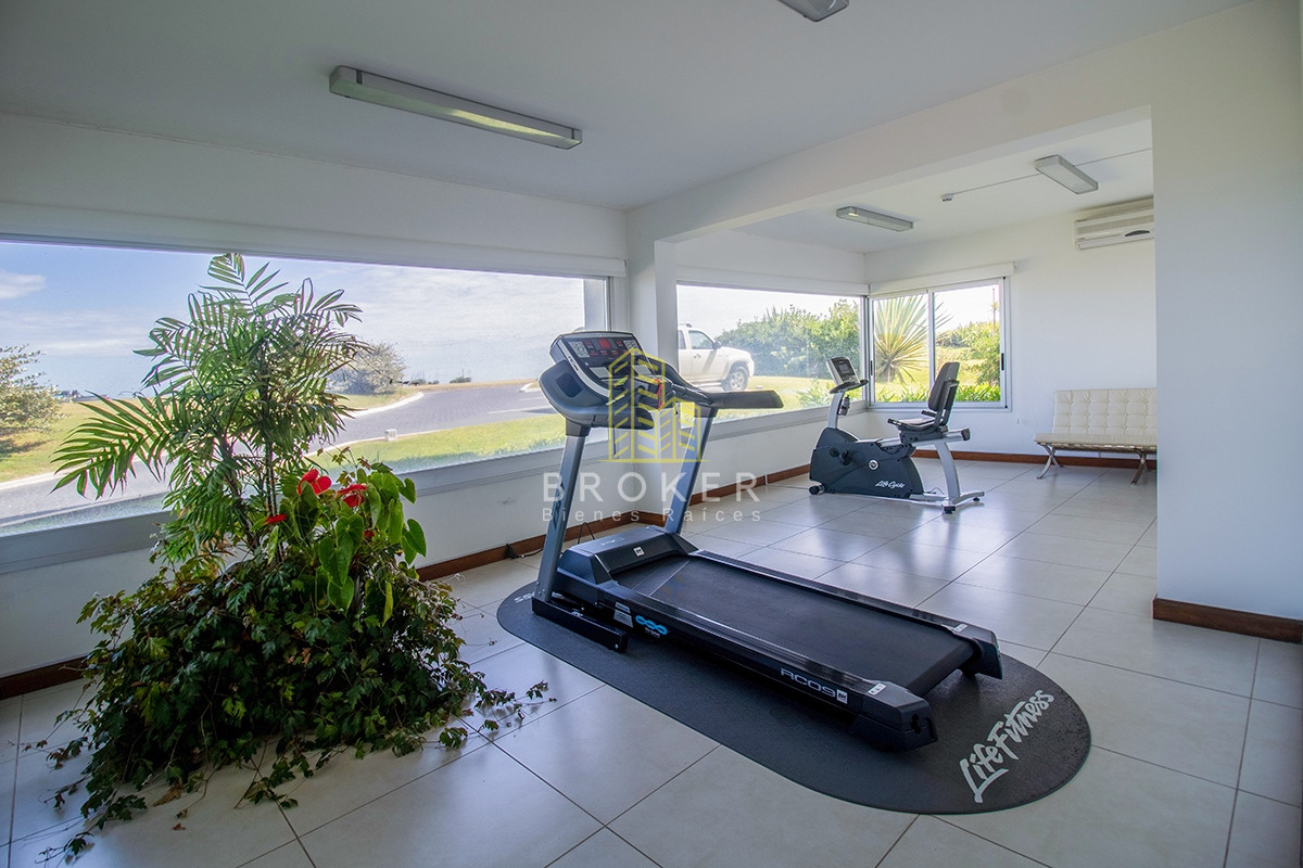 Apartamento ID.806/Venta_o_alquiler_de_Penthouse_en_primera_linea_en_Pinares._Punta_del_Este,_Uruguay. - Venta o alquiler de Penthouse en primera linea en Pinares. Punta del Este, Uruguay.