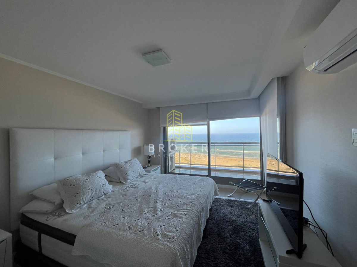 Apartamento ID.793/Apartamento_en_venta_Primera_linea_4_dorm._4_baños - Apartamento en venta Primera linea 4 dorm. 4 baños