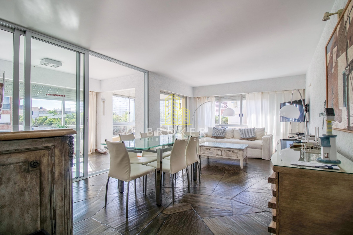 Apartamento ID.1102/Venta_de_luminoso_apartamento_en_Peninsula._Punta_del_Este,_Uruguay. - Venta de luminoso apartamento en Peninsula. Punta del Este, Uruguay.