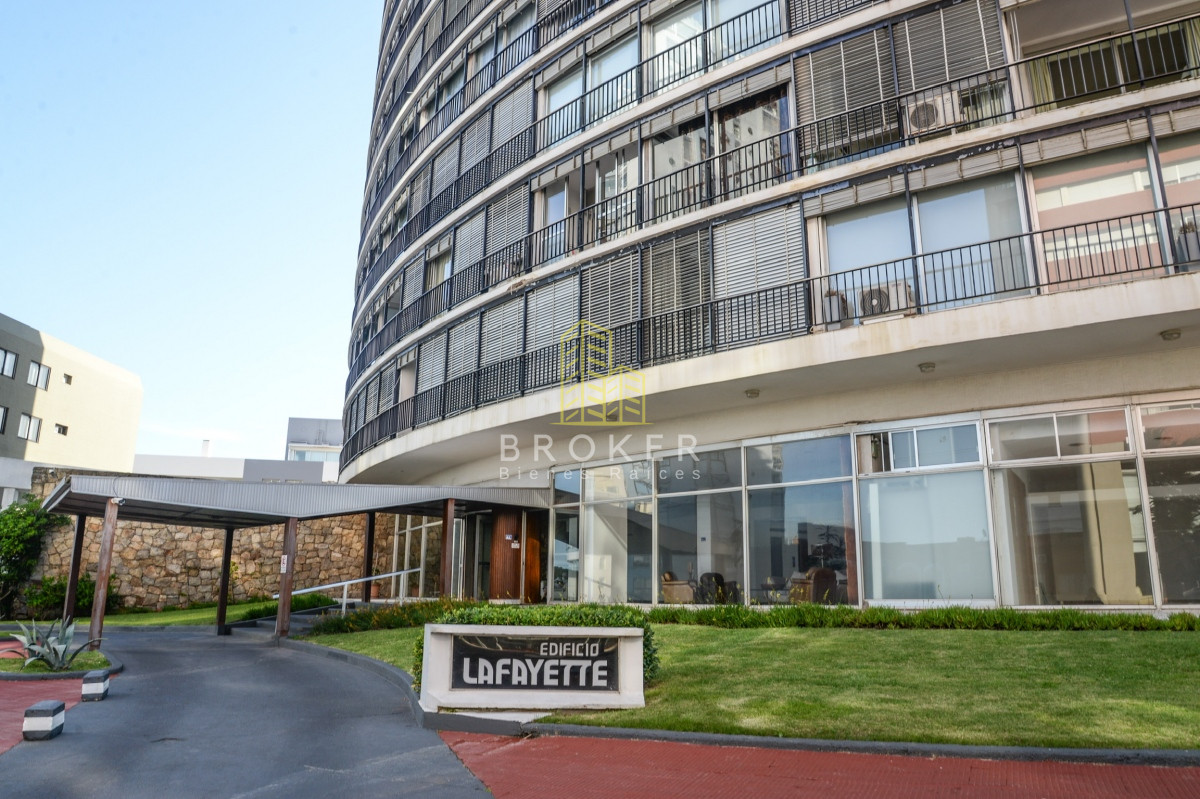 Apartamento ID.526/Venta_Apartamento_3_dormitorios_Península_con_excelente_vista_al_mar - Venta Apartamento 3 dormitorios Península con excelente vista al mar. Punta del Este, Uruguay.