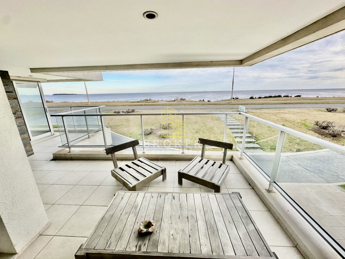 Apartamento ID.2392/Apartamento_Duplex_en_primera_linea_de_Punta_del_Este_frente_al_mar_Playa_Mansa - Apartamento Duplex en primera linea de Punta del Este frente al mar Playa Mansa