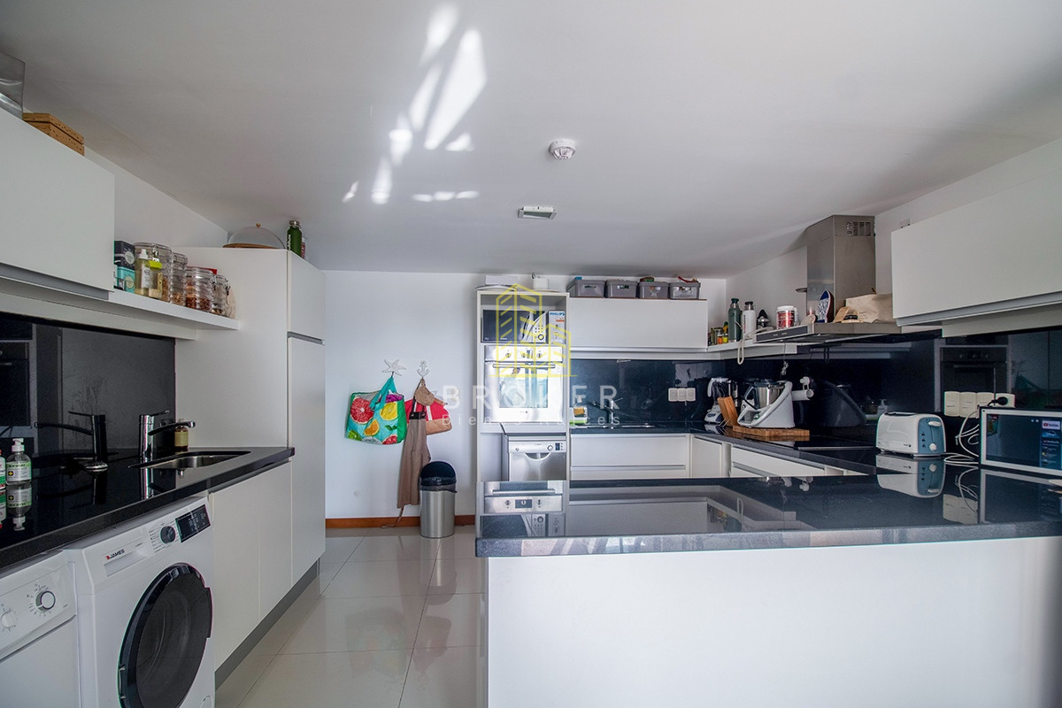 Apartamento ID.1669/Alquiler_de_apartamento_de_3_dormitorios_primera_linea_Brava_en_Punta_del_Este,_Uruguay. - Alquiler de apartamento de 3 dormitorios primera linea Brava en Punta del Este, Uruguay.