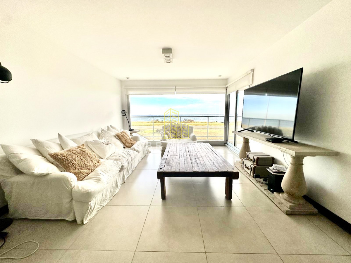 Apartamento ID.2392/Apartamento_Duplex_en_primera_linea_de_Punta_del_Este_frente_al_mar_Playa_Mansa - Apartamento Duplex en primera linea de Punta del Este frente al mar Playa Mansa