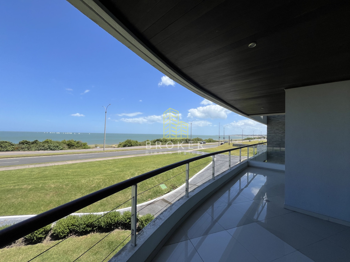 Apartamento ID.2105/Venta_Apartamento_Primera_Linea_Mansa_frente_al_mar_con_Parrillero_propio._Punta_del_Este_Uruguay - Venta Apartamento Primera Linea Mansa frente al mar con Parrillero propio. Punta del Este Uruguay