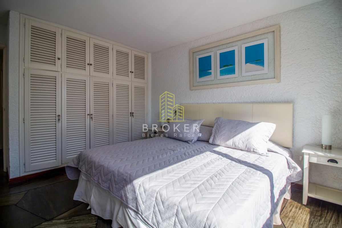 Apartamento ID.1102/Venta_de_luminoso_apartamento_en_Peninsula._Punta_del_Este,_Uruguay. - Venta de luminoso apartamento en Peninsula. Punta del Este, Uruguay.