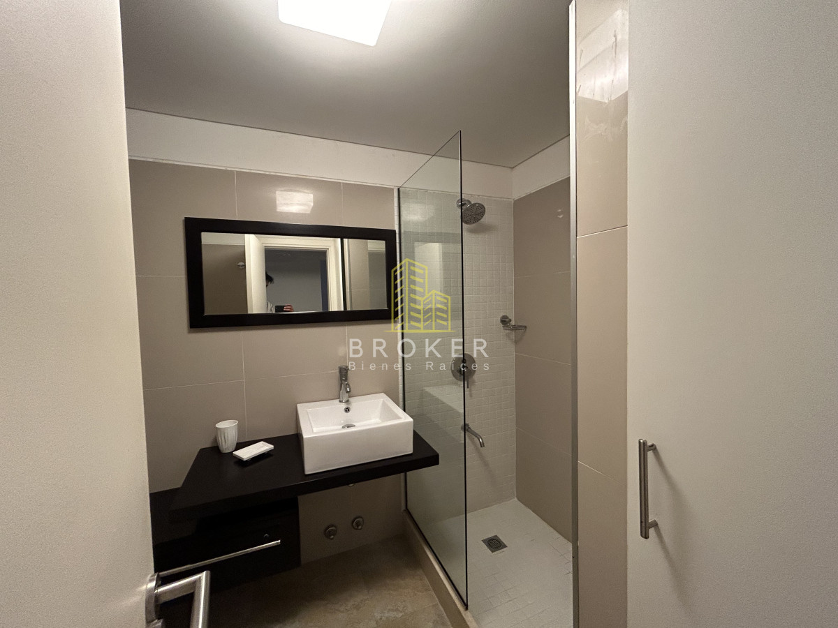 Apartamento ID.2305/OPORTUNIDAD_penthouse_de_200m2_con_terraza_exclusiva_y_parrillero_en_edificio_con_servicios_en_Punta_del_Este - OPORTUNIDAD penthouse de 200m2 con terraza exclusiva y parrillero en edificio con servicios en Punta del Este