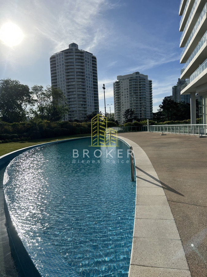 Apartamento ID.712/Alquiler_de_lujoso_apartamento_en_la_mejor_zona_de_Punta_del_Este._Uruguay - Alquiler de lujoso apartamento en la mejor zona de Punta del Este. Uruguay