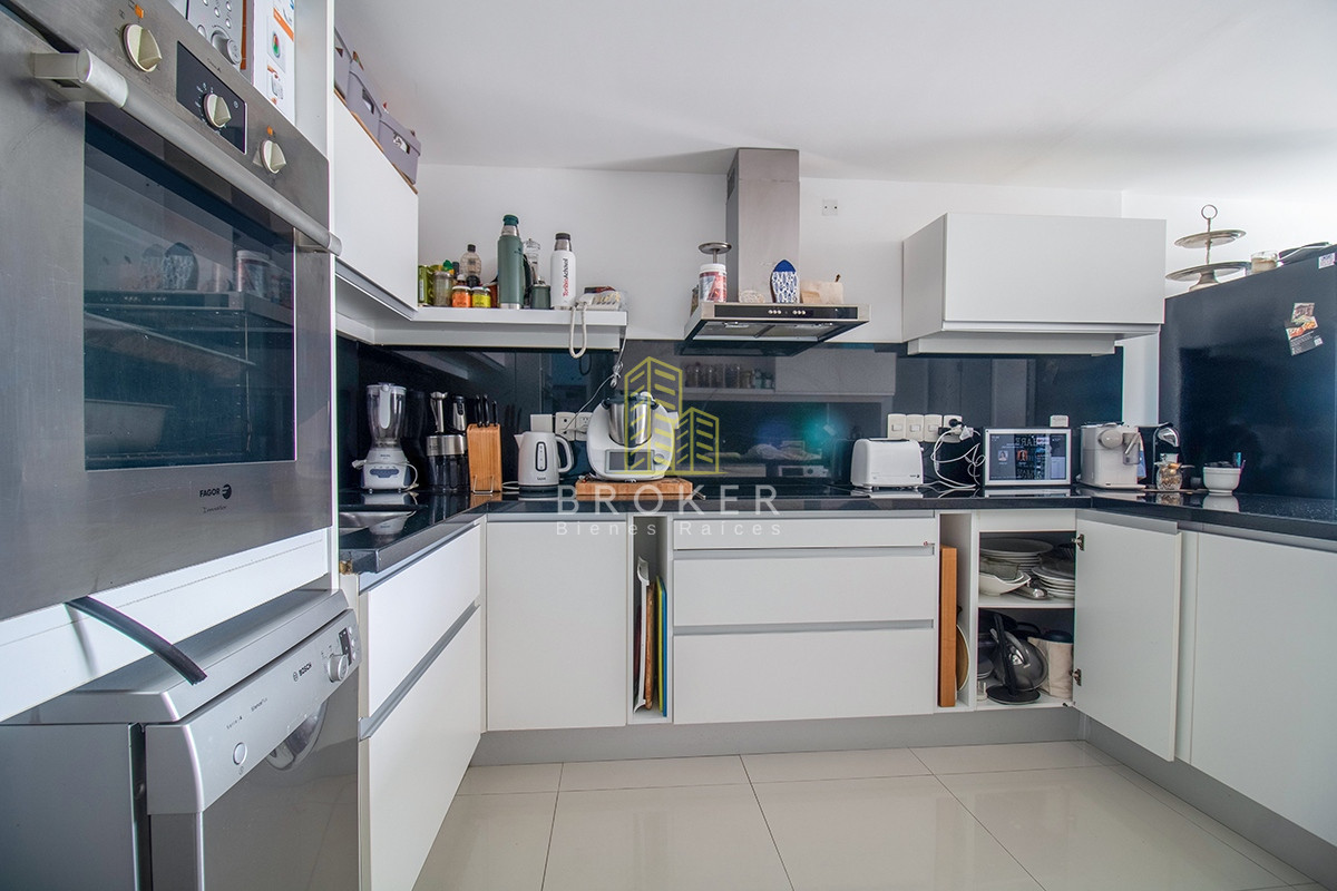 Apartamento ID.1669/Alquiler_de_apartamento_de_3_dormitorios_primera_linea_Brava_en_Punta_del_Este,_Uruguay. - Alquiler de apartamento de 3 dormitorios primera linea Brava en Punta del Este, Uruguay.