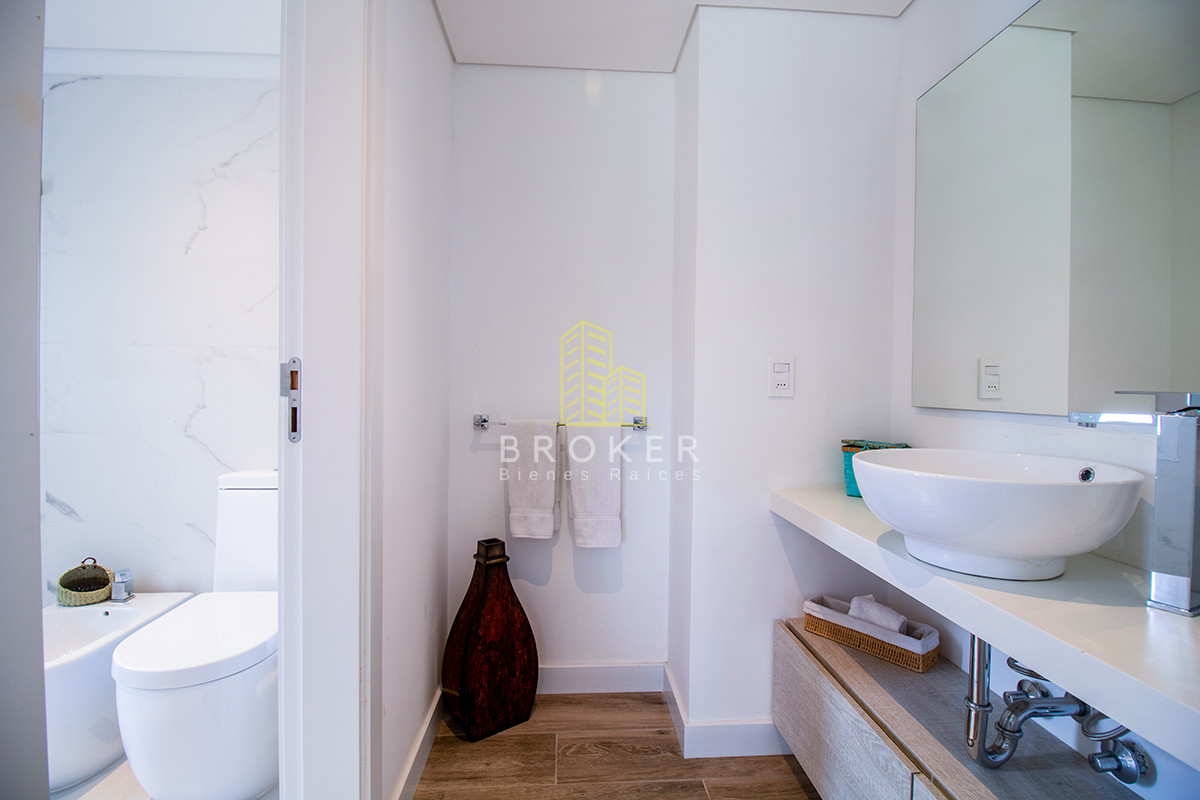 Apartamento ID.528/Venta_de_Penthouse_duplex_en_edificio_de_alta_gama_a_250_metros_del_mar,_Playa_Brava,_Punta_del_Este._Uruguay - Venta de Penthouse duplex en edificio de alta gama a 250 metros del mar, Playa Brava, Punta del Este. Uruguay