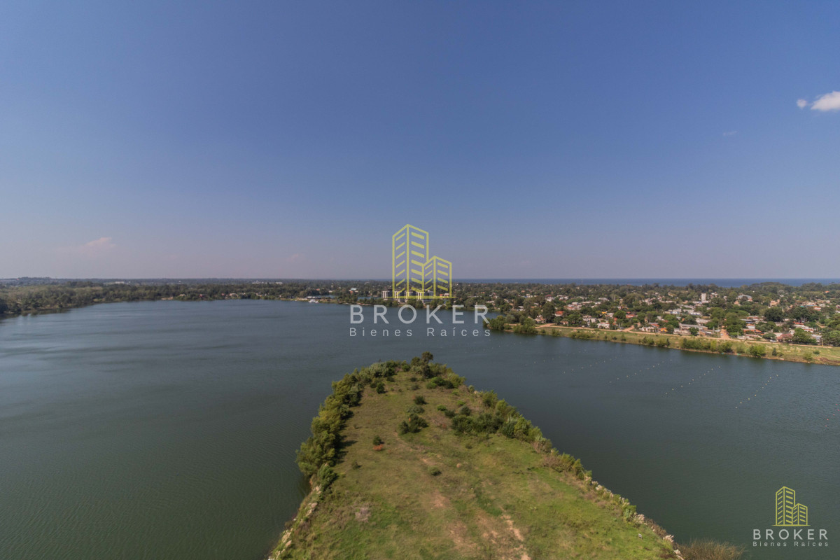 Apartamento ID.2460/venta_duplex_4_suites_en_carrasco_boating - venta duplex 4 suites en carrasco boating