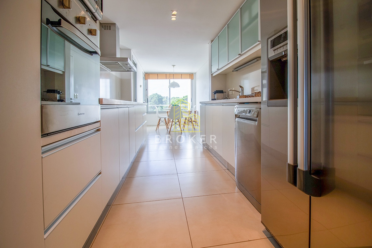 Apartamento ID.806/Venta_o_alquiler_de_Penthouse_en_primera_linea_en_Pinares._Punta_del_Este,_Uruguay. - Venta o alquiler de Penthouse en primera linea en Pinares. Punta del Este, Uruguay.