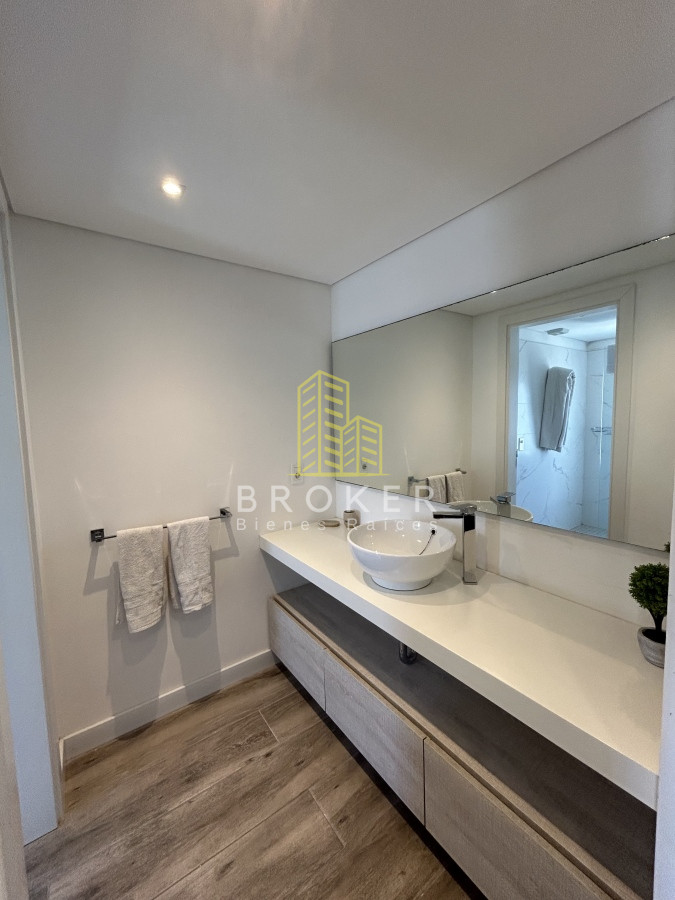 Apartamento ID.800/Venta_de_Penthouse_duplex_en_edificio_de_alta_gama_a_300_metros_del_mar,_Playa_Brava,_Punta_del_Este - Venta de Penthouse duplex en edificio de alta gama a 300 metros del mar, Playa Brava, Punta del Este. Uruguay