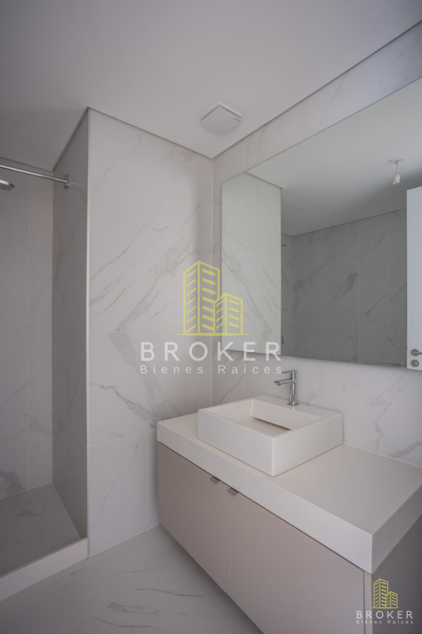 Apartamento ID.9089/Duplex_en_venta_en_Rambla_de_Carrasco_268_m2_cubiertos_46_m2_terraza - Duplex en venta en Rambla de Carrasco 268 m2 cubiertos 46 m2 terraza