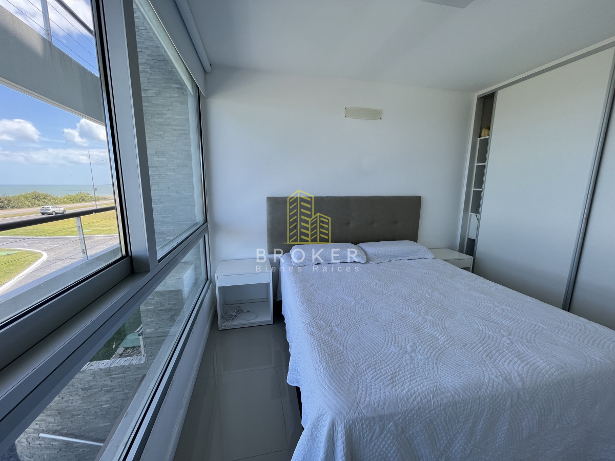 Apartamento ID.2105/Venta_Apartamento_Primera_Linea_Mansa_frente_al_mar_con_Parrillero_propio._Punta_del_Este_Uruguay - Venta Apartamento Primera Linea Mansa frente al mar con Parrillero propio. Punta del Este Uruguay