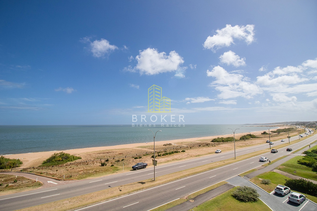 Apartamento ID.806/Venta_o_alquiler_de_Penthouse_en_primera_linea_en_Pinares._Punta_del_Este,_Uruguay. - Venta o alquiler de Penthouse en primera linea en Pinares. Punta del Este, Uruguay.