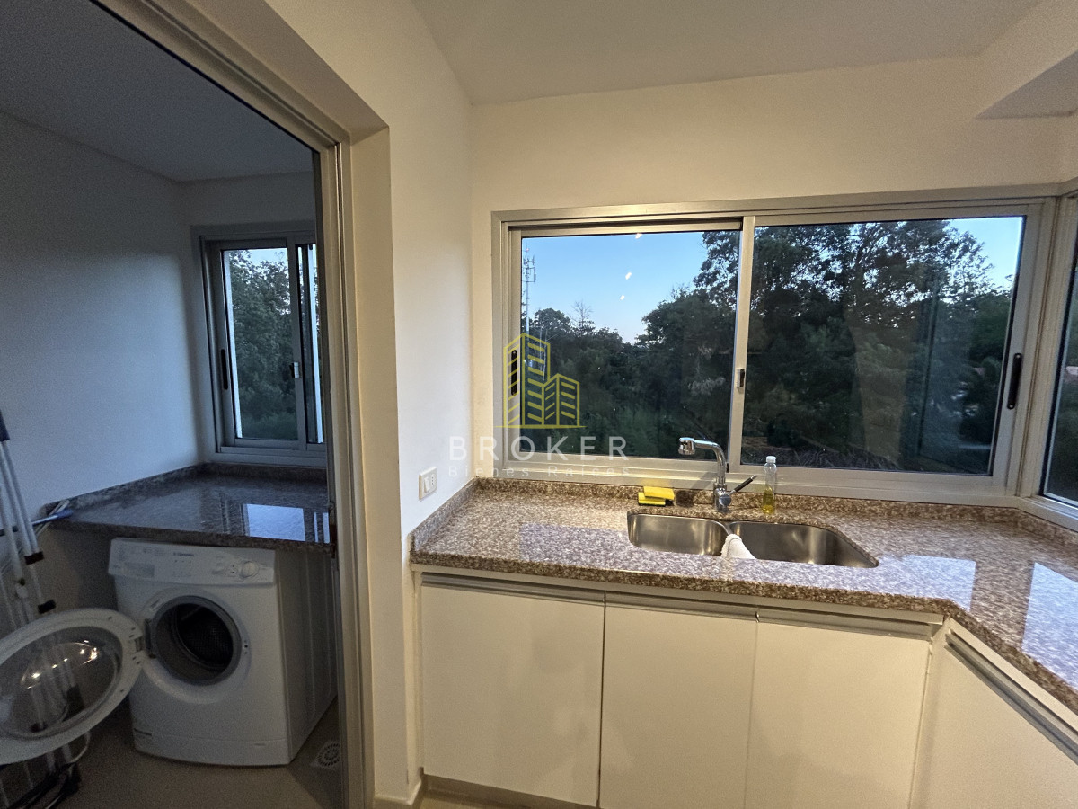 Apartamento ID.2305/OPORTUNIDAD_penthouse_de_200m2_con_terraza_exclusiva_y_parrillero_en_edificio_con_servicios_en_Punta_del_Este - OPORTUNIDAD penthouse de 200m2 con terraza exclusiva y parrillero en edificio con servicios en Punta del Este