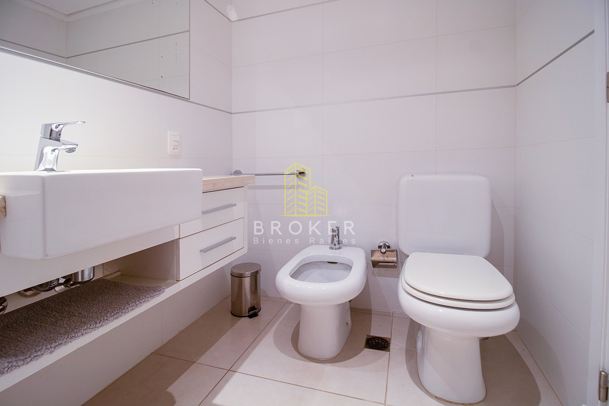Apartamento ID.806/Venta_o_alquiler_de_Penthouse_en_primera_linea_en_Pinares._Punta_del_Este,_Uruguay. - Venta o alquiler de Penthouse en primera linea en Pinares. Punta del Este, Uruguay.