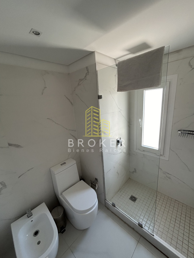 Apartamento ID.800/Venta_de_Penthouse_duplex_en_edificio_de_alta_gama_a_300_metros_del_mar,_Playa_Brava,_Punta_del_Este - Venta de Penthouse duplex en edificio de alta gama a 300 metros del mar, Playa Brava, Punta del Este. Uruguay