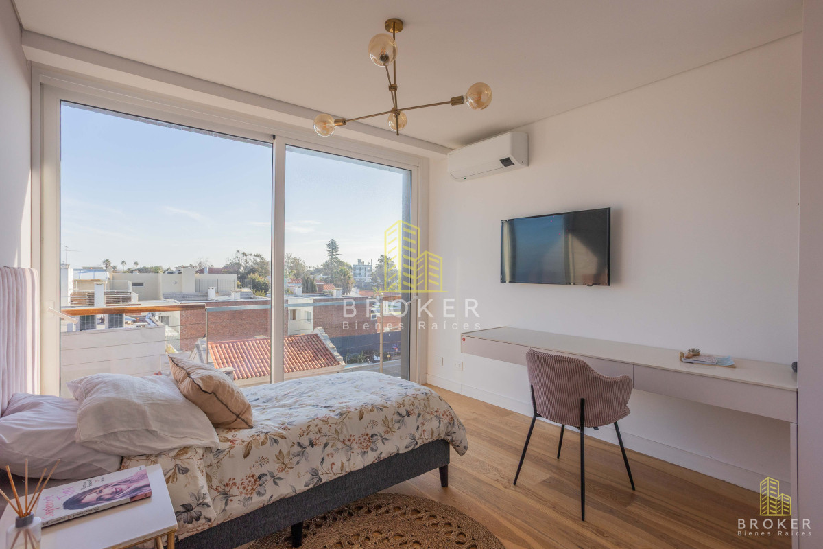 Apartamento ID.9103 - Apartamento en Rambla de Carrasco 4 dormitorios 5 baños