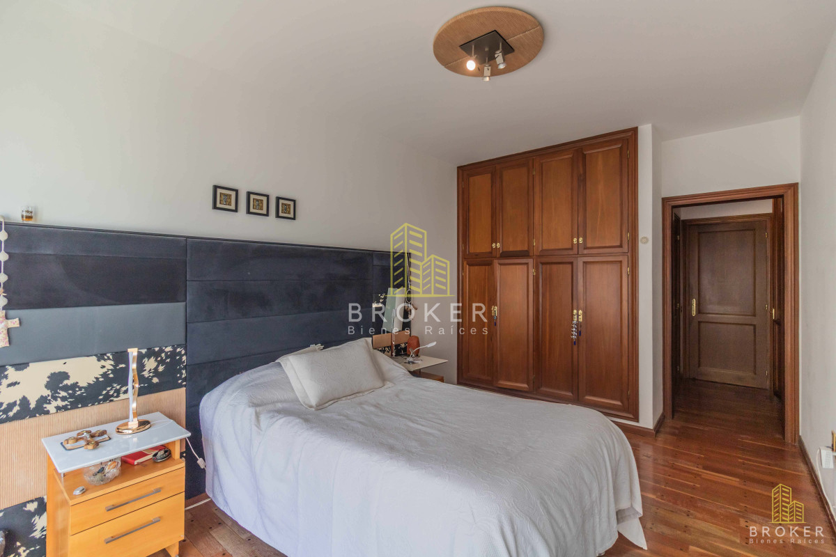 Apartamento ID.272/venta_apartamento_3_suites_mas_servicio_en_Pocitos_frente_al_mar_con_parrillero - venta apartamento 3 suites mas servicio en Pocitos frente al mar con parrillero