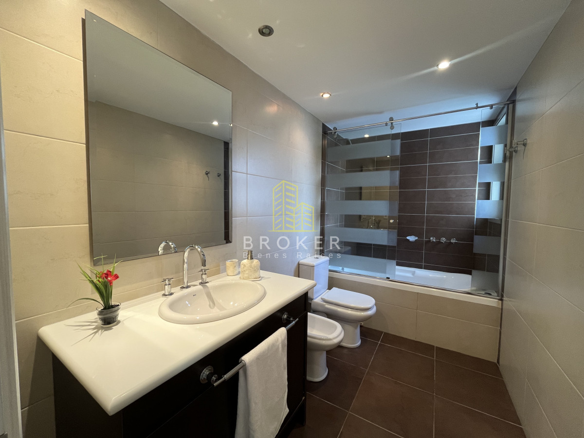 Apartamento ID.8837/OPORTUNIDAD_FRENTE_AL_MAR_4_Dormitorios_en_Playa_Brava_con_Vistas_al_mar - OPORTUNIDAD FRENTE AL MAR 4 Dormitorios en Playa Brava con Vistas al mar