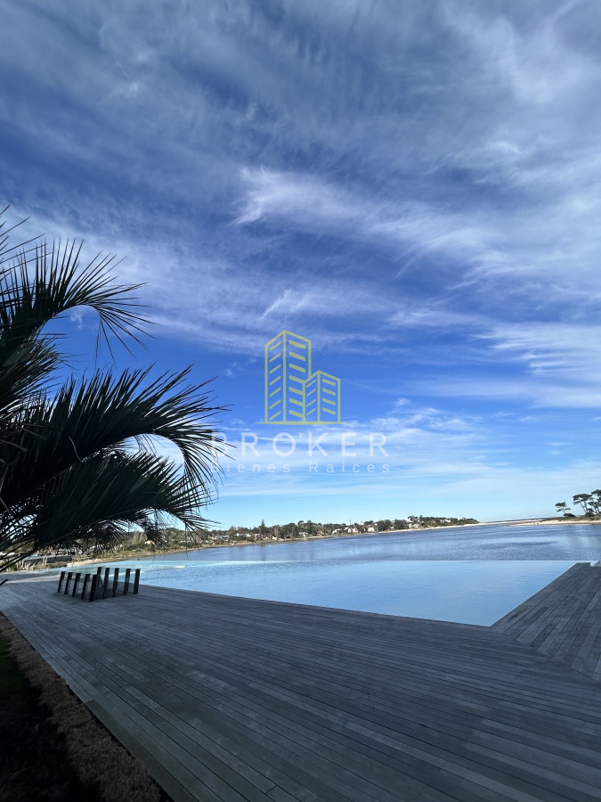 Apartamento ID.517/Venta_de_espectacular_apartamento_de_3_dorm._en_La_Barra_con_vista_única - Venta de espectacular apartamento de 3 dorm. en La Barra con vista única. . Punta del Este, Uruguay.