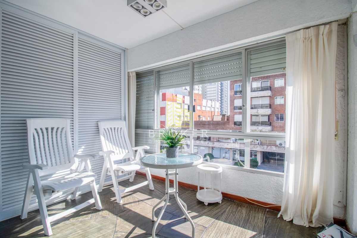 Apartamento ID.1102/Venta_de_luminoso_apartamento_en_Peninsula._Punta_del_Este,_Uruguay. - Venta de luminoso apartamento en Peninsula. Punta del Este, Uruguay.
