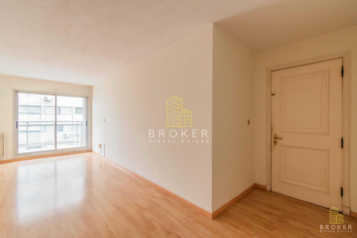 Apartamento ID.1939/VENTA_DE_APARTAMENTO_2_DORMITORIOS_Y_1_BAÑO_Y_GARAGE_-_TRES_CRUCES._Montevideo_Uruguay. - VENTA DE APARTAMENTO 2 DORMITORIOS Y 1 BAÑO Y GARAGE - TRES CRUCES. Montevideo Uruguay.