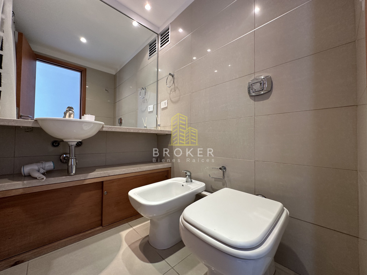 Apartamento ID.2109 - Venta de departamento de dos dormitorios en 360, zona Shopping, Punta del Este, Uruguay.