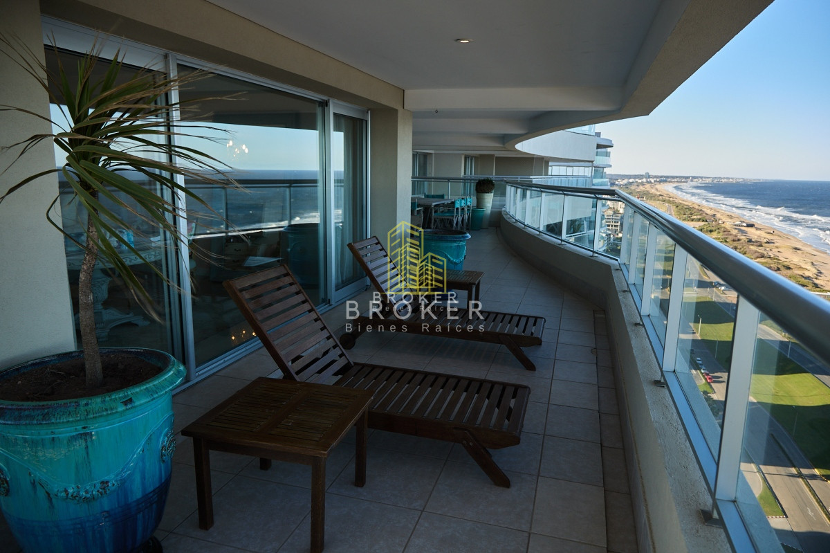 Apartamento ID.1335/Venta_apartamento_4_suites_en_Playa_Brava_en_edificio_de_categoría_Torre_Lobos. - Venta apartamento 4 suites en Playa Brava en edificio de categoría Torre Lobos.