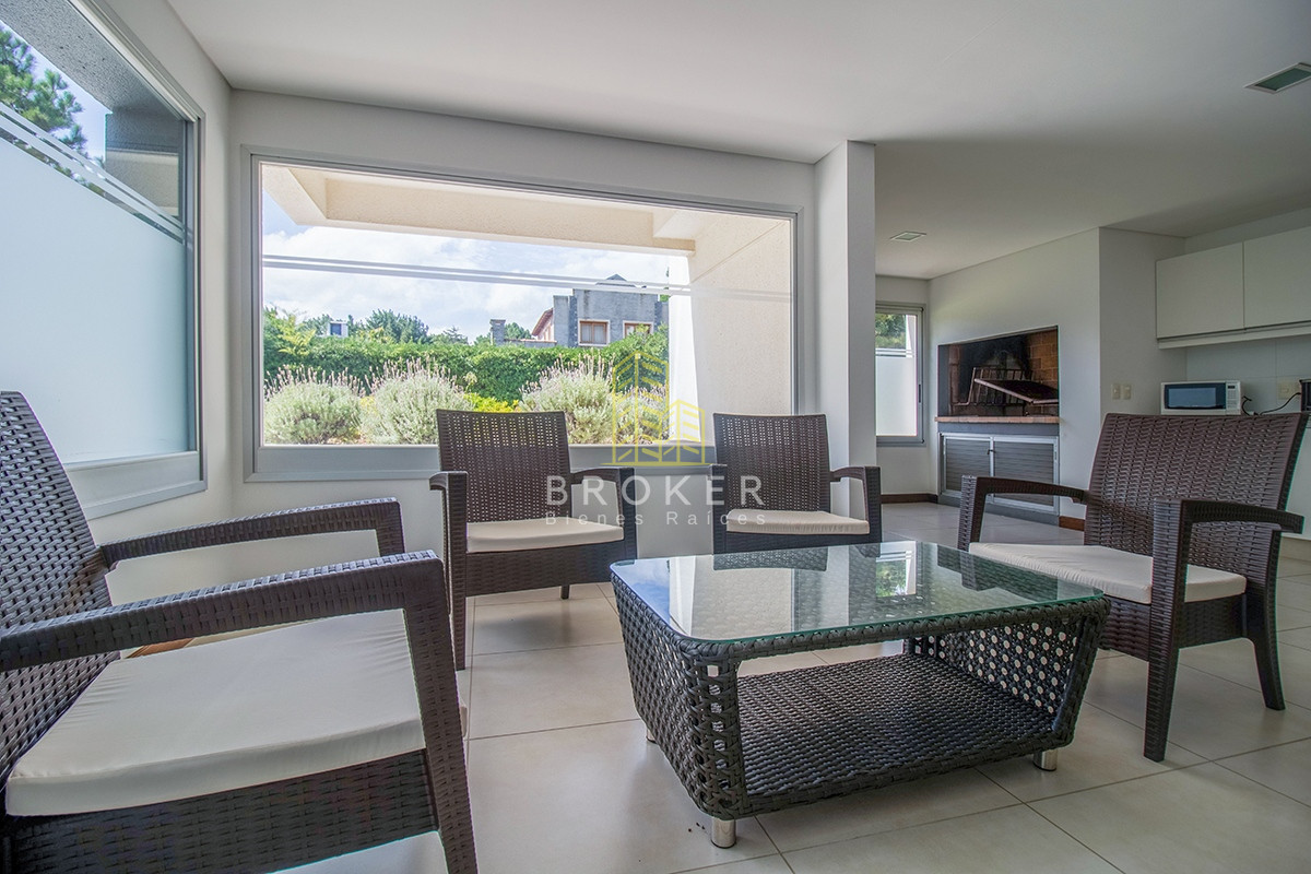 Apartamento ID.806/Venta_o_alquiler_de_Penthouse_en_primera_linea_en_Pinares._Punta_del_Este,_Uruguay. - Venta o alquiler de Penthouse en primera linea en Pinares. Punta del Este, Uruguay.
