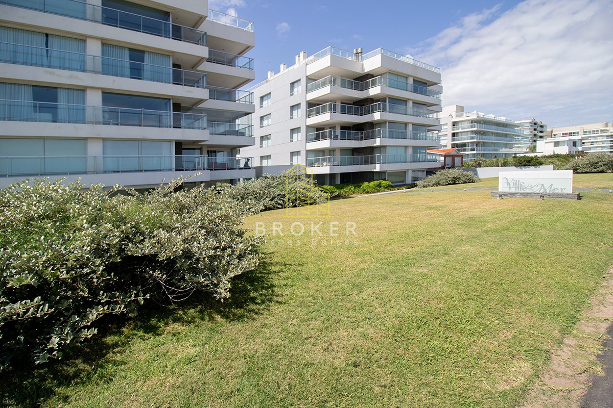 Apartamento ID.806/Venta_o_alquiler_de_Penthouse_en_primera_linea_en_Pinares._Punta_del_Este,_Uruguay. - Venta o alquiler de Penthouse en primera linea en Pinares. Punta del Este, Uruguay.