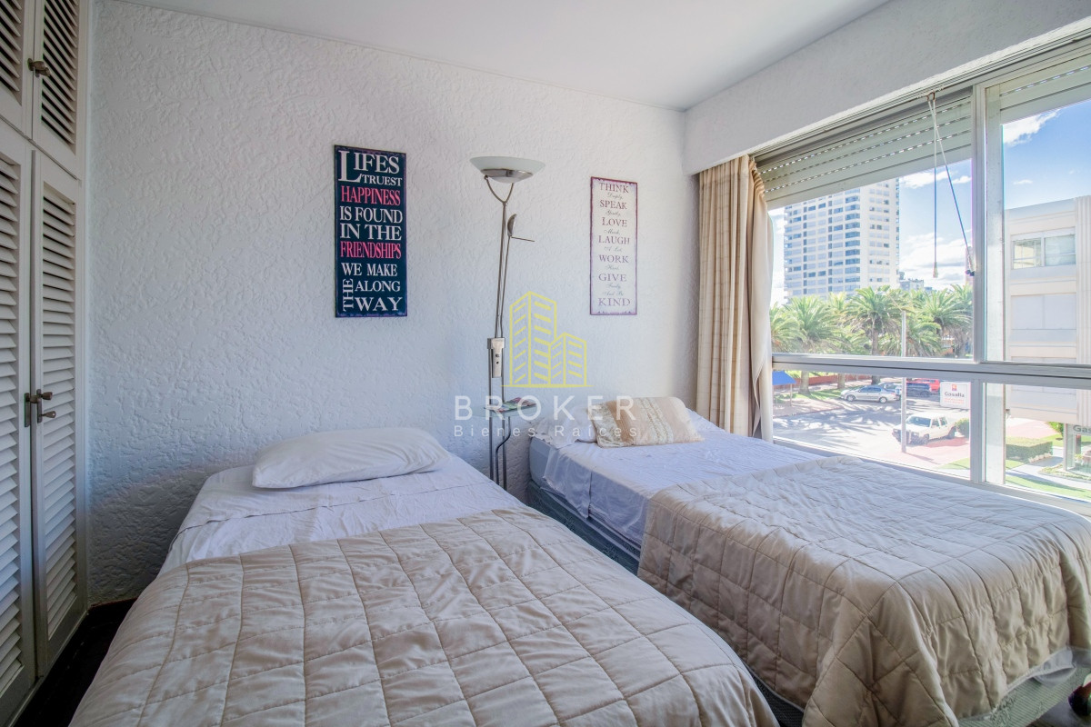 Apartamento ID.1102/Venta_de_luminoso_apartamento_en_Peninsula._Punta_del_Este,_Uruguay. - Venta de luminoso apartamento en Peninsula. Punta del Este, Uruguay.