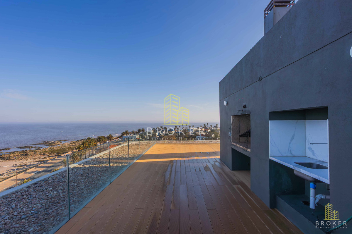 Apartamento ID.9089/Duplex_en_venta_en_Rambla_de_Carrasco_268_m2_cubiertos_46_m2_terraza - Duplex en venta en Rambla de Carrasco 268 m2 cubiertos 46 m2 terraza