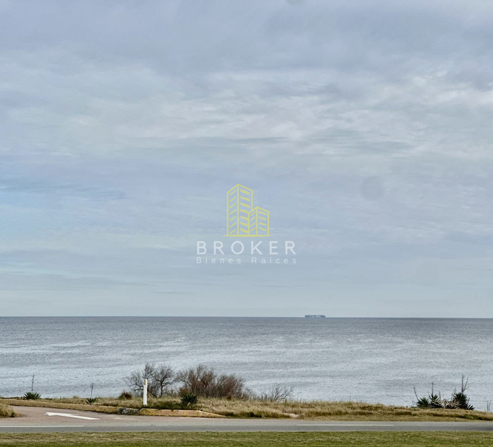 Apartamento ID.2392/Apartamento_Duplex_en_primera_linea_de_Punta_del_Este_frente_al_mar_Playa_Mansa - Apartamento Duplex en primera linea de Punta del Este frente al mar Playa Mansa