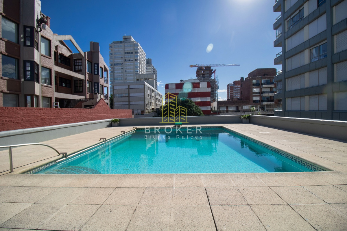 Apartamento ID.1102/Venta_de_luminoso_apartamento_en_Peninsula._Punta_del_Este,_Uruguay. - Venta de luminoso apartamento en Peninsula. Punta del Este, Uruguay.