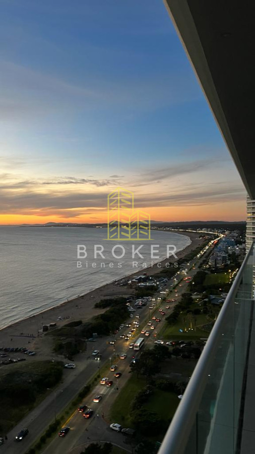 Apartamento ID.9023/Alquiler_de_temporada_de_increíble_departamento_en_primera_línea_al_mar,_Edificio_Venetian_en_Playa_Mansa - Alquiler de temporada de increíble departamento en primera línea al mar, Edificio Venetian en Playa Mansa