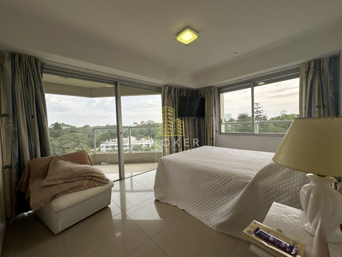 Apartamento ID.809/Alquiler_de_apartamento_de_3_dormitorios_con_todos_los_amenities - Alquiler anual de apartamento de 3 dormitorios con todos los amenities. Punta del Este, Uruguay.