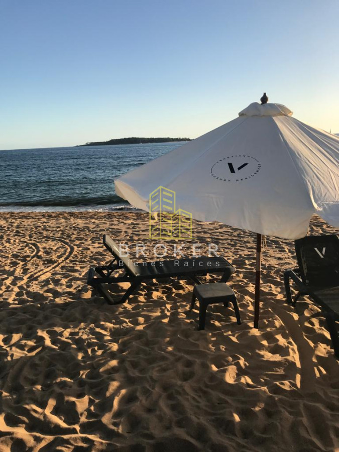 Apartamento ID.9023/Alquiler_de_temporada_de_increíble_departamento_en_primera_línea_al_mar,_Edificio_Venetian_en_Playa_Mansa - Alquiler de temporada de increíble departamento en primera línea al mar, Edificio Venetian en Playa Mansa