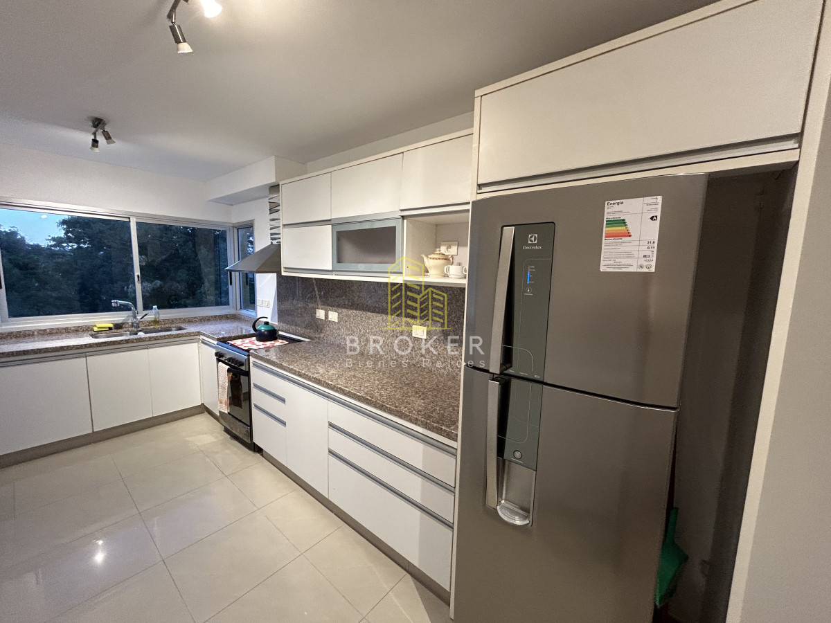 Apartamento ID.2305/OPORTUNIDAD_penthouse_de_200m2_con_terraza_exclusiva_y_parrillero_en_edificio_con_servicios_en_Punta_del_Este - OPORTUNIDAD penthouse de 200m2 con terraza exclusiva y parrillero en edificio con servicios en Punta del Este