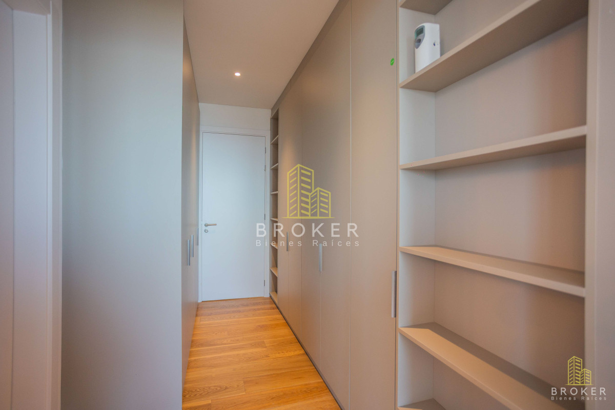 Apartamento ID.9103 - Apartamento en Rambla de Carrasco 4 dormitorios 5 baños