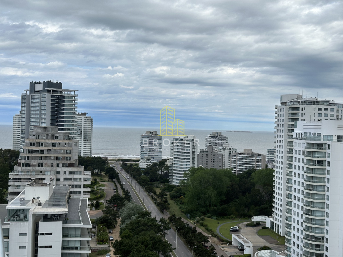 Apartamento ID.2024/Venta_y_alquiller_de_espectacular_penthouse_con_vista_a_toda_la_ciudad_y_las_playas_de_Punta_del_Este. - Venta y alquiller de espectacular penthouse con vista a toda la ciudad y las playas de Punta del Este.