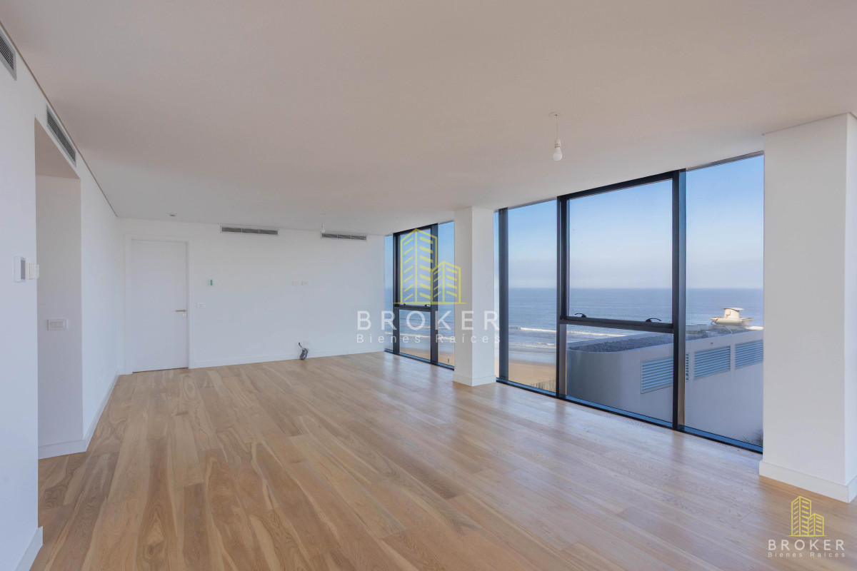 Apartamento ID.9089/Duplex_en_venta_en_Rambla_de_Carrasco_268_m2_cubiertos_46_m2_terraza - Duplex en venta en Rambla de Carrasco 268 m2 cubiertos 46 m2 terraza