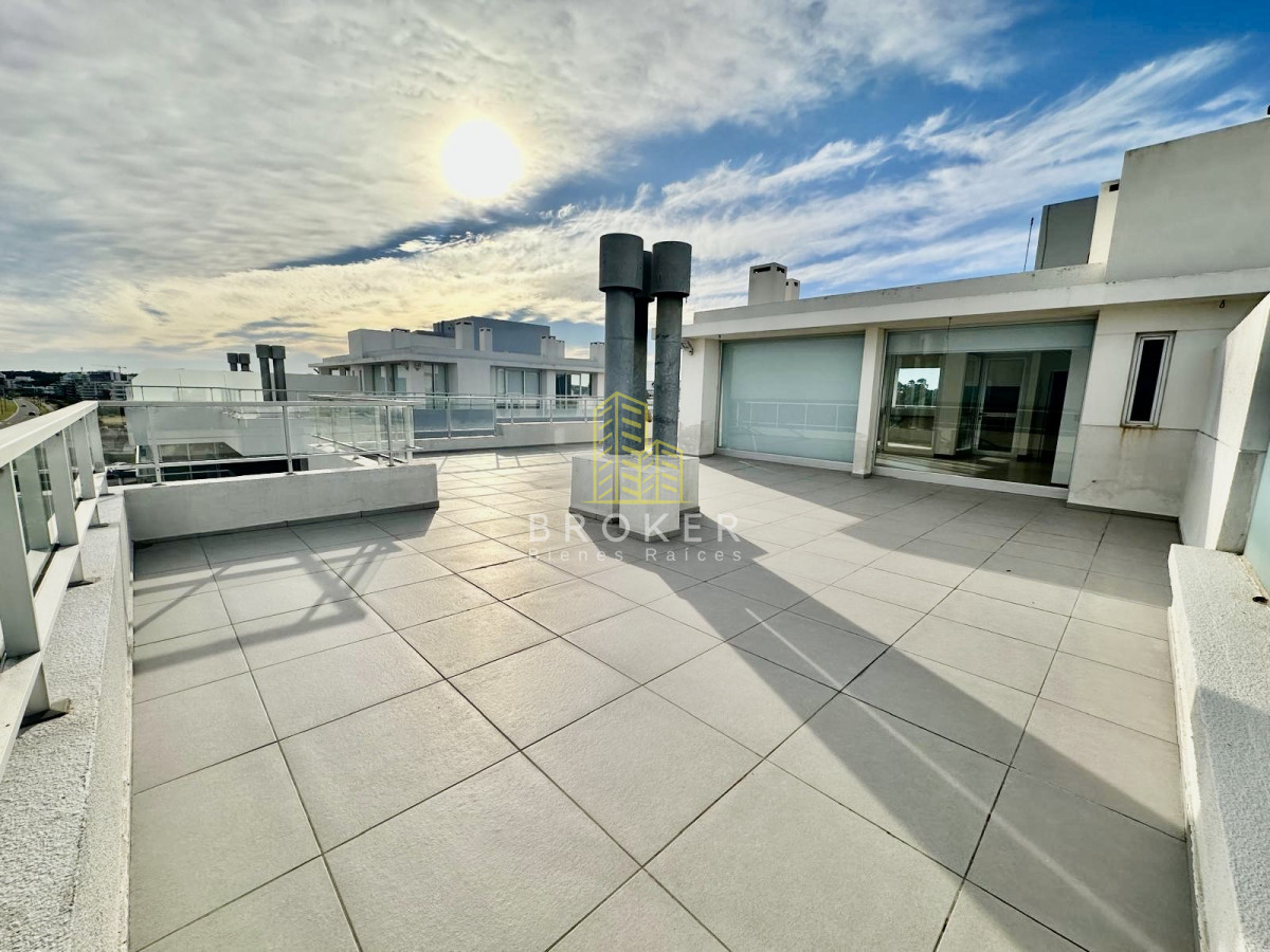 Apartamento ID.2393/Departamento_Ville_de_Mer_Penthouse_en_Punta_del_Este_Playa_Mansa_Pinares_2_garages_estufa_a_leña - Departamento Ville de Mer Penthouse en Punta del Este Playa Mansa Pinares 2 garages estufa a leña