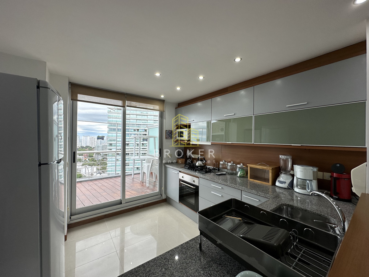 Apartamento ID.2024/Venta_y_alquiller_de_espectacular_penthouse_con_vista_a_toda_la_ciudad_y_las_playas_de_Punta_del_Este. - Venta y alquiller de espectacular penthouse con vista a toda la ciudad y las playas de Punta del Este.