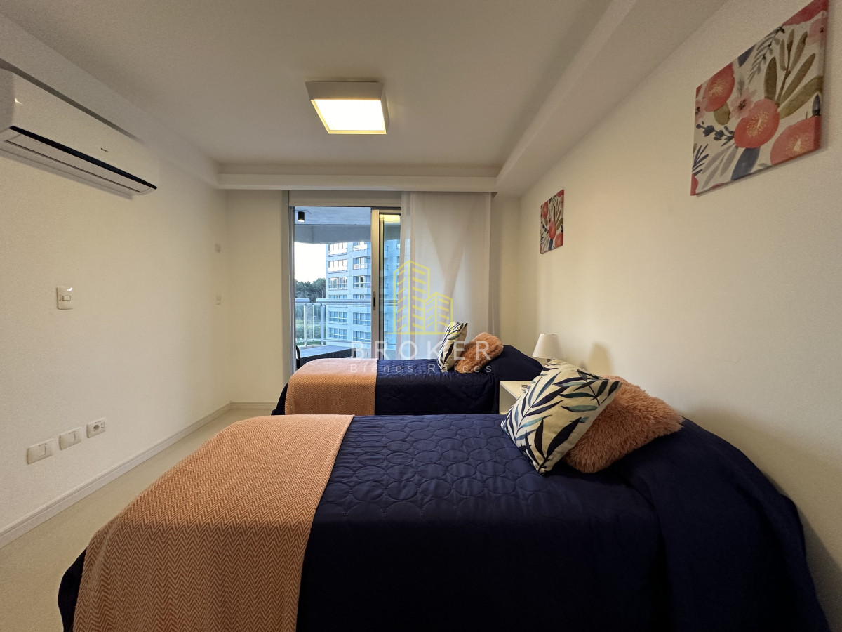 Apartamento ID.2111/Venta_de_apartamento_de_categoria,_dos_dormitorios_y_medio_en_la_brava_con_vista_al_mar._ - Venta de apartamento de categoria, dos dormitorios y medio en la brava con vista al mar. 
