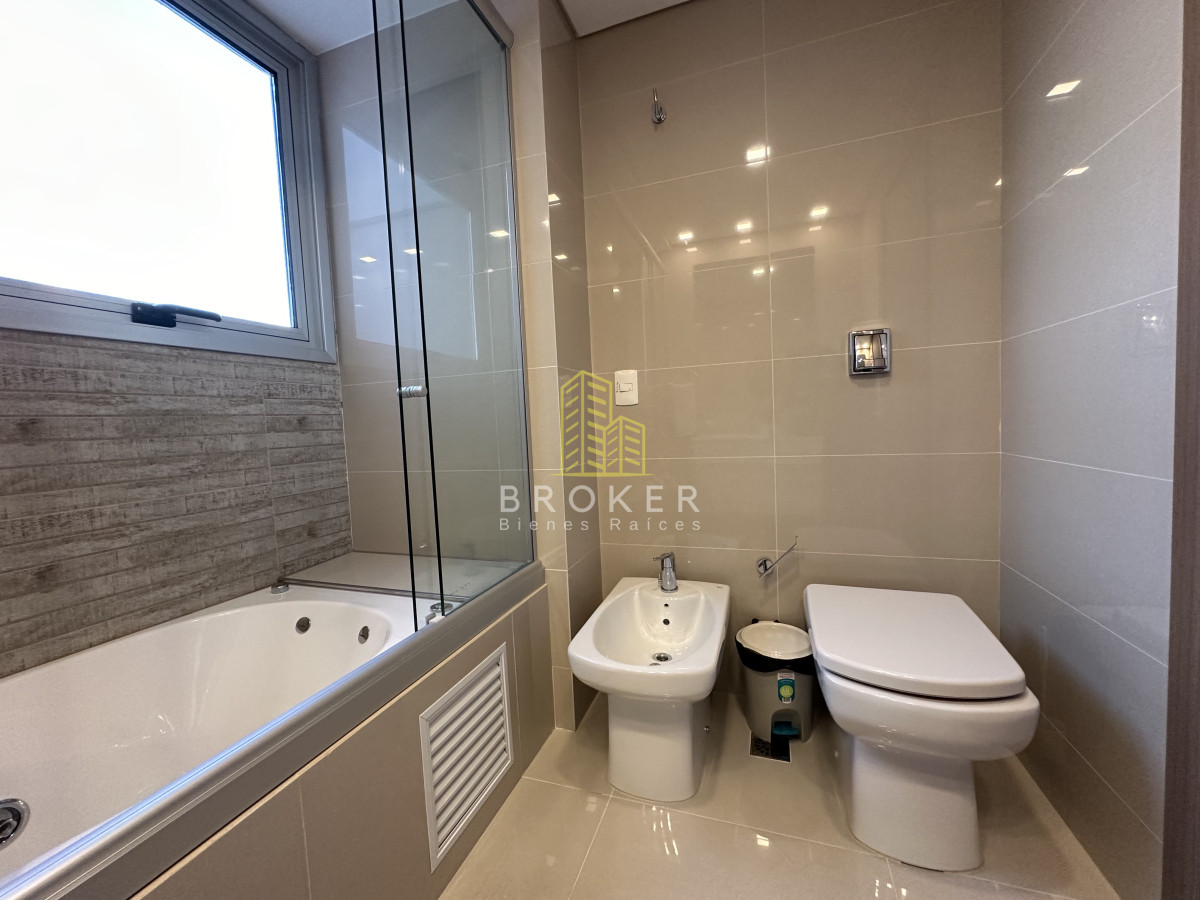 Apartamento ID.2111/Venta_de_apartamento_de_categoria,_dos_dormitorios_y_medio_en_la_brava_con_vista_al_mar._ - Venta de apartamento de categoria, dos dormitorios y medio en la brava con vista al mar. 