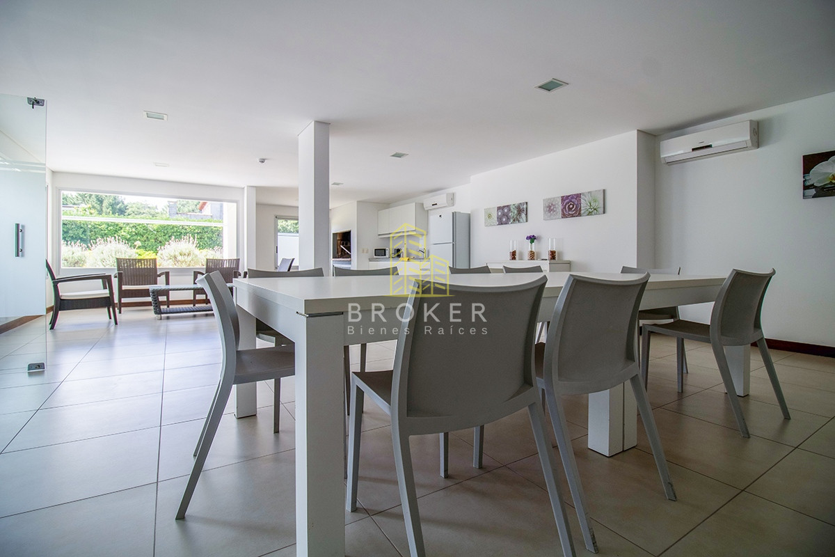 Apartamento ID.806/Venta_o_alquiler_de_Penthouse_en_primera_linea_en_Pinares._Punta_del_Este,_Uruguay. - Venta o alquiler de Penthouse en primera linea en Pinares. Punta del Este, Uruguay.