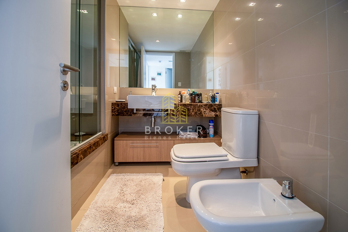 Apartamento ID.1669/Alquiler_de_apartamento_de_3_dormitorios_primera_linea_Brava_en_Punta_del_Este,_Uruguay. - Alquiler de apartamento de 3 dormitorios primera linea Brava en Punta del Este, Uruguay.