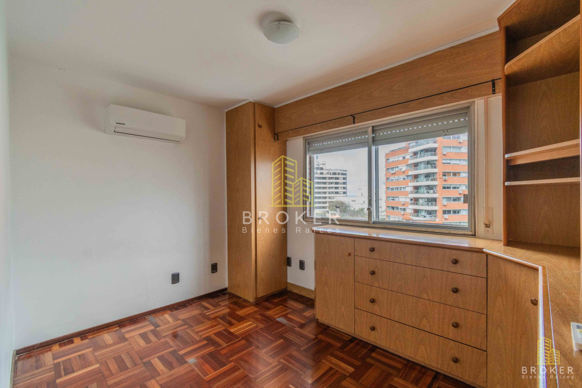 Apartamento ID.9088 - Venta apartamento 3 dormitorios con cochera en Malvin Sur - BROKER en Exclusiva